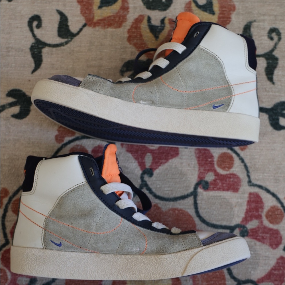 Nike Blazer Mid Youth Sneakers Size 2.5Y – Retro Colorblock Orange Navy – Clean - Picture 3 of 8